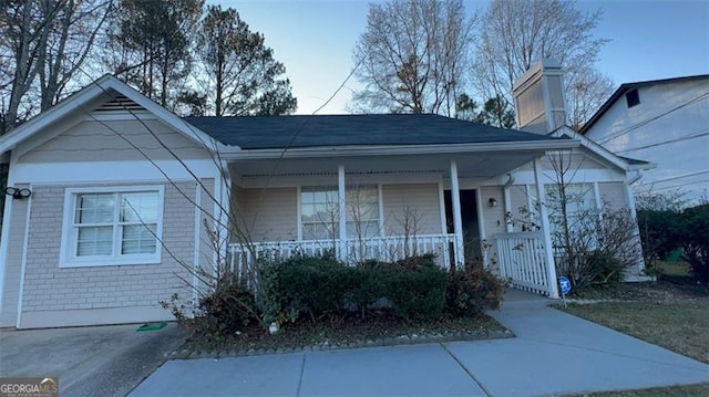 view of front of home with covered porch