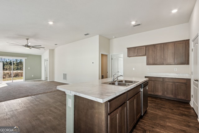 kitchen featuring ceiling fan, sink, stainless steel dishwasher, dark hardwood / wood-style floors, and a kitchen island with sink