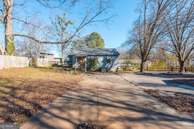 view of front of property