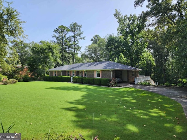 single story home with a front yard