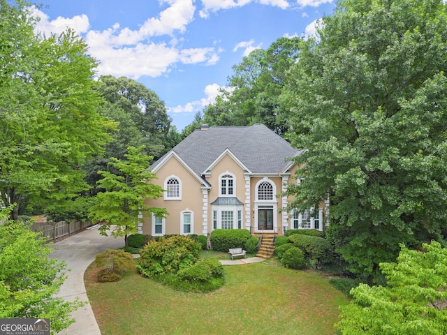 view of front of property with a front yard