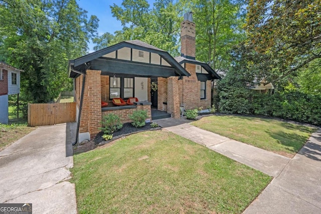 view of front facade featuring covered porch and a front yard