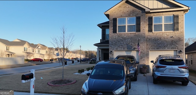 view of front property featuring a garage