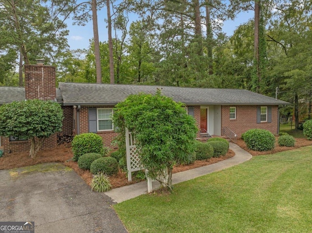 ranch-style house with a front yard