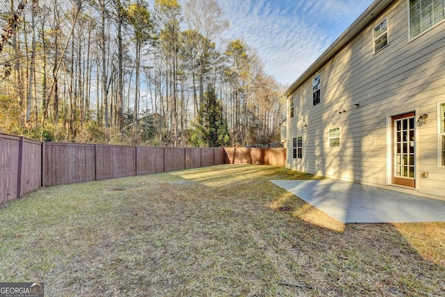 view of yard featuring a patio