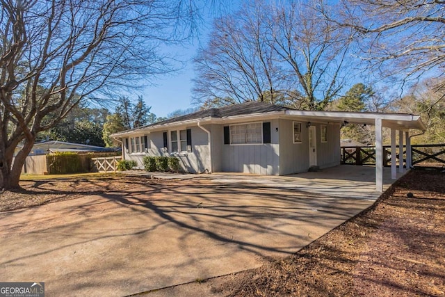 single story home with a carport