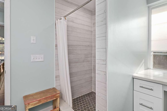 bathroom with a shower with curtain and vanity