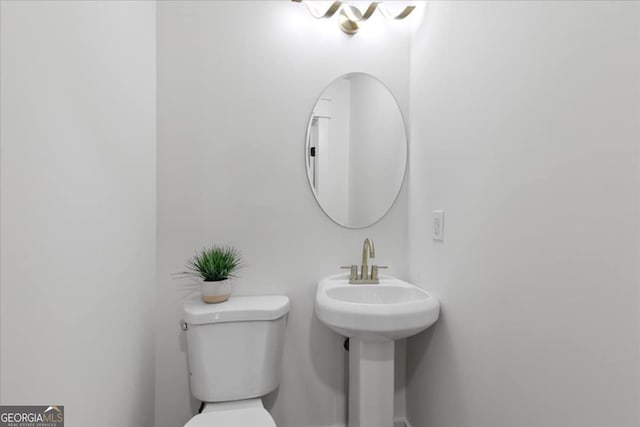 bathroom featuring toilet and sink