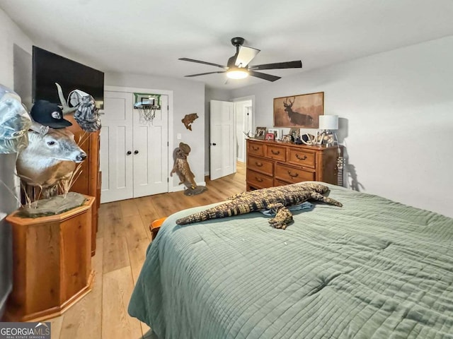 bedroom featuring a closet, ceiling fan, and light hardwood / wood-style flooring