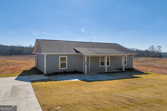 ranch-style house with a front yard