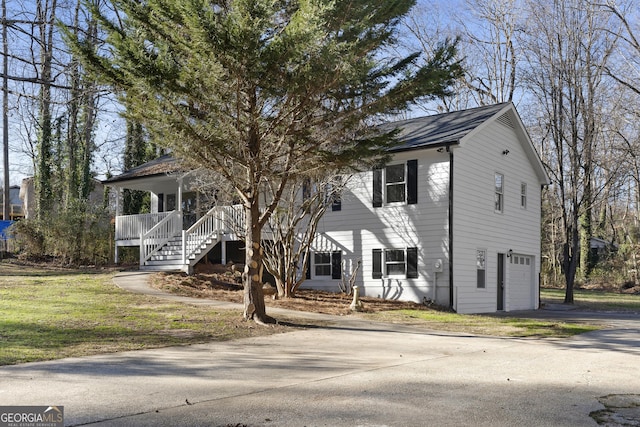 view of front facade featuring covered porch and a garage