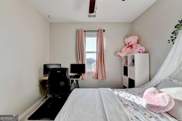 bedroom with ceiling fan