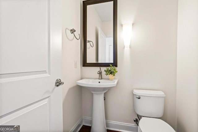 bathroom featuring toilet and sink