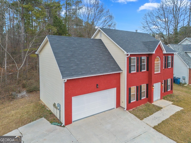 view of front facade featuring a front yard and a garage