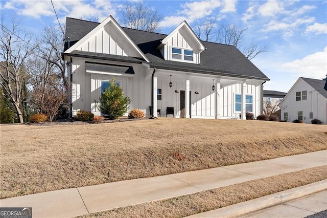 view of front of home with a front lawn