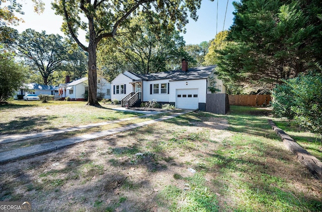 view of front facade featuring a front yard