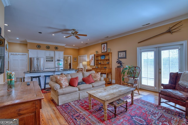 living room featuring crown molding, light wood finished floors, recessed lighting, visible vents, and a ceiling fan