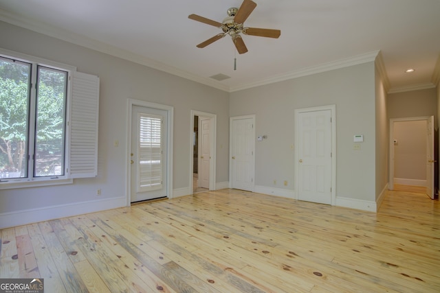 empty room with ceiling fan, recessed lighting, baseboards, light wood-type flooring, and crown molding