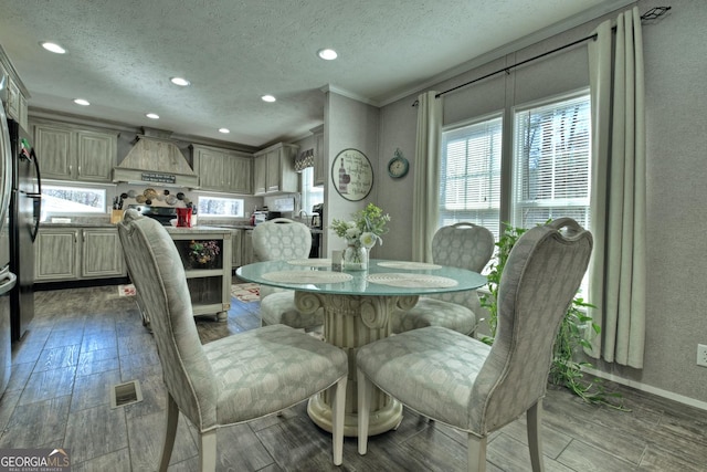 dining area featuring crown molding and a textured ceiling