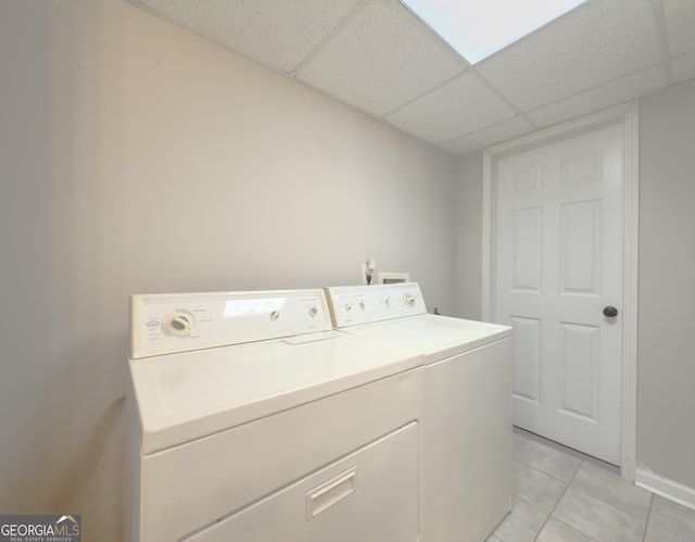 washroom featuring light tile patterned floors and independent washer and dryer