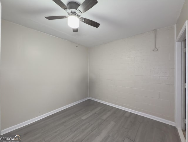 spare room featuring dark hardwood / wood-style floors and ceiling fan