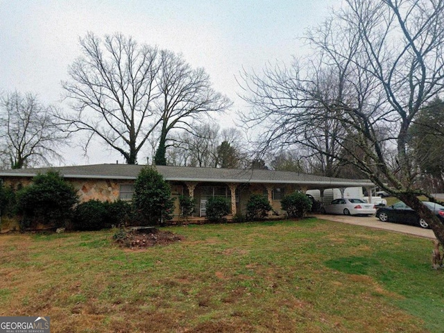 single story home featuring a carport and a front lawn