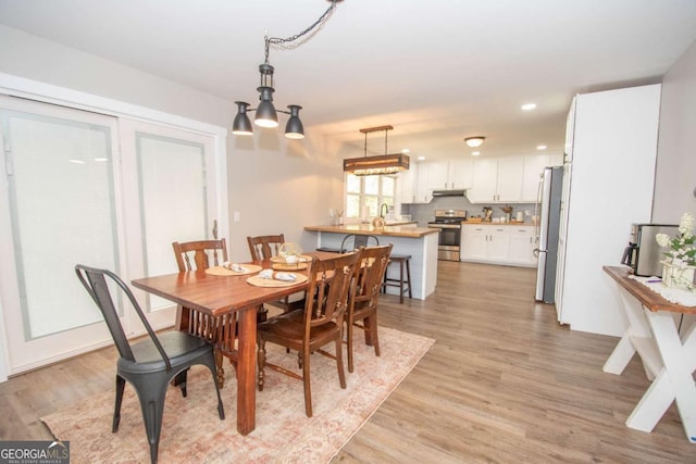 dining space featuring light hardwood / wood-style floors and sink