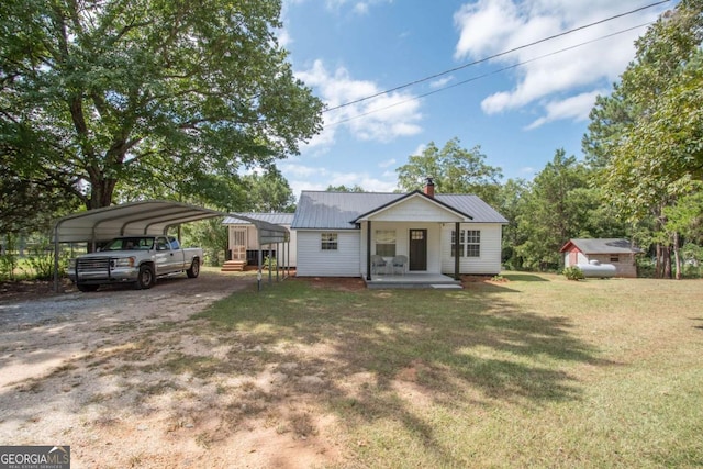 view of front of home featuring a storage shed, a front lawn, a porch, and a carport