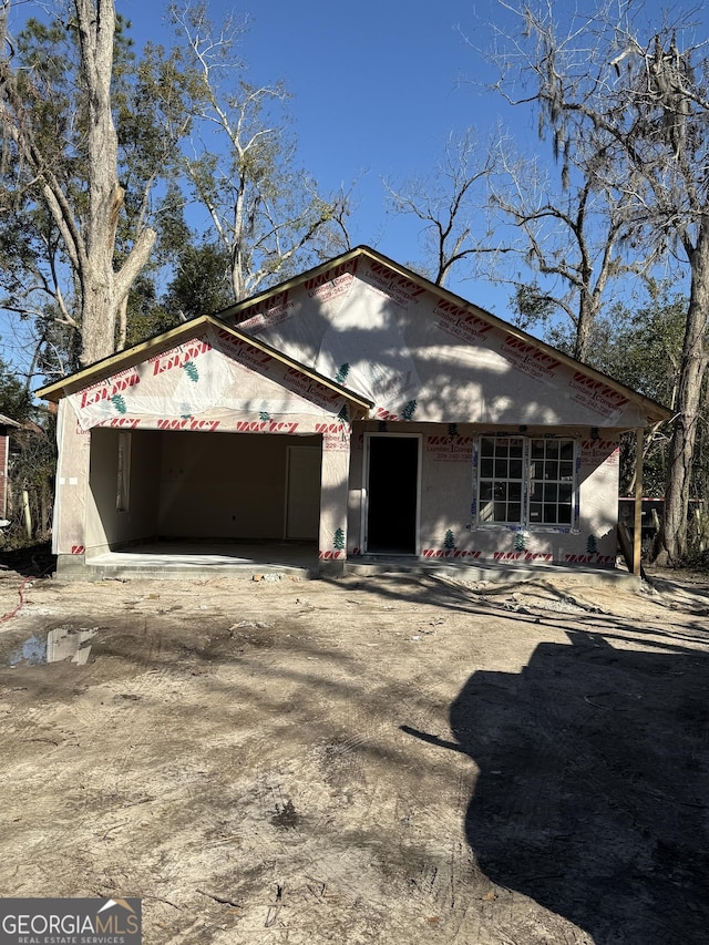 view of front facade with a garage