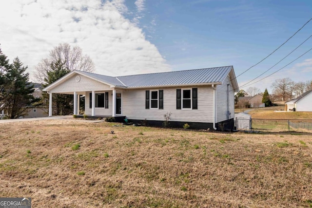 single story home with a front yard