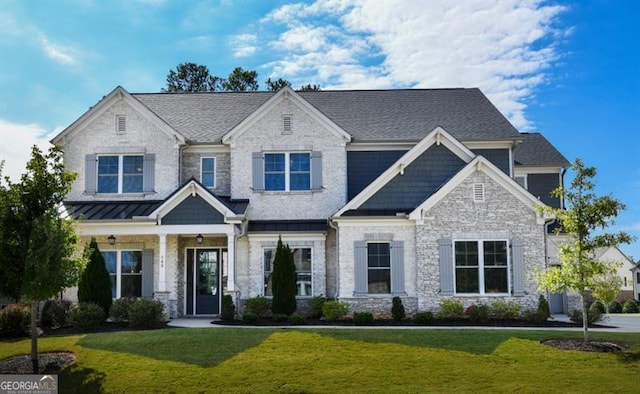 craftsman inspired home featuring a front yard