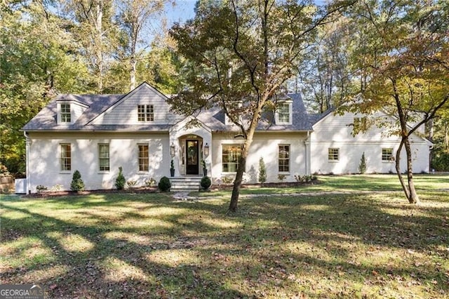 view of front of house with a front yard