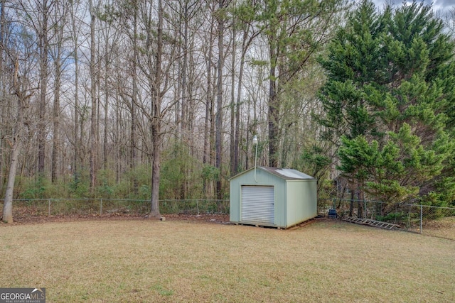 view of yard featuring a storage unit