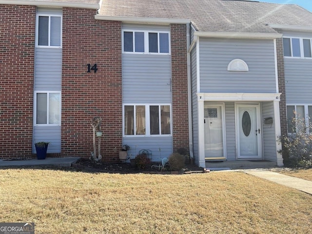 view of front of house with a front yard