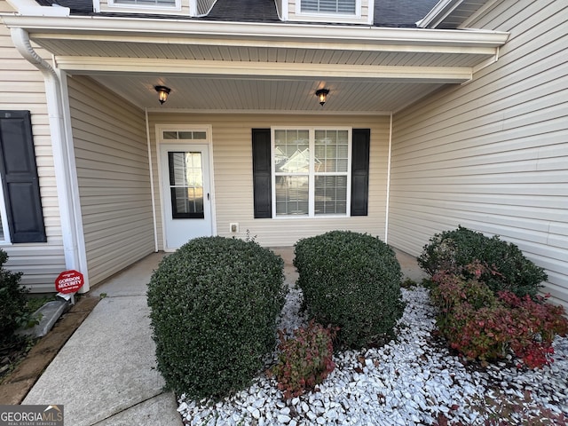 entrance to property featuring a porch