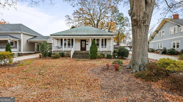 view of front of house featuring covered porch