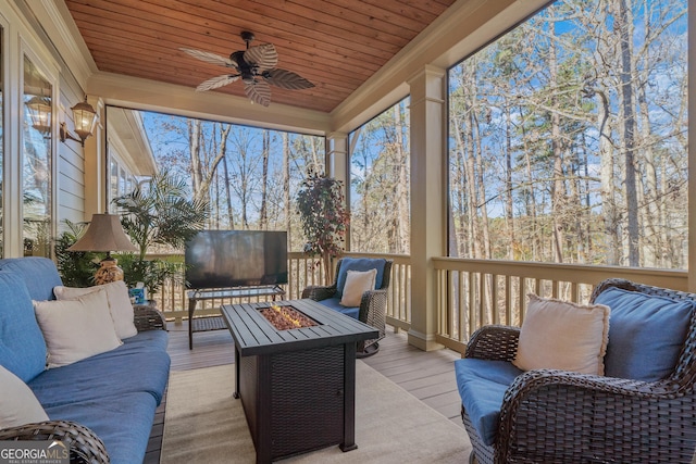 sunroom / solarium with ceiling fan