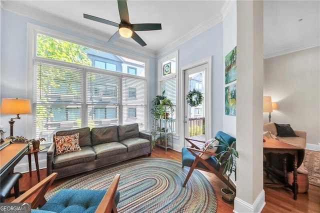 sunroom with ceiling fan