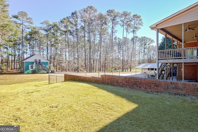 view of yard with ceiling fan