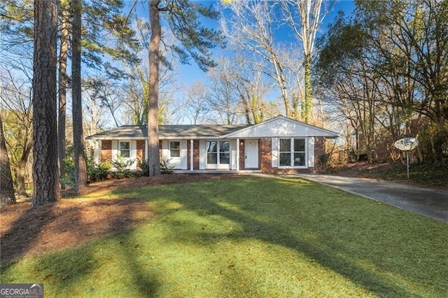 ranch-style house with a front yard