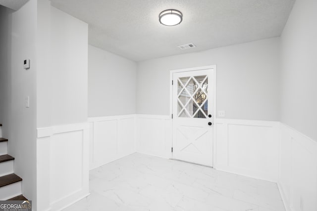 spare room with a textured ceiling