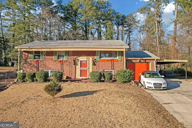 view of front facade with a carport