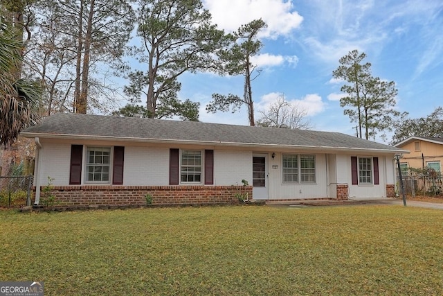 single story home with a front yard