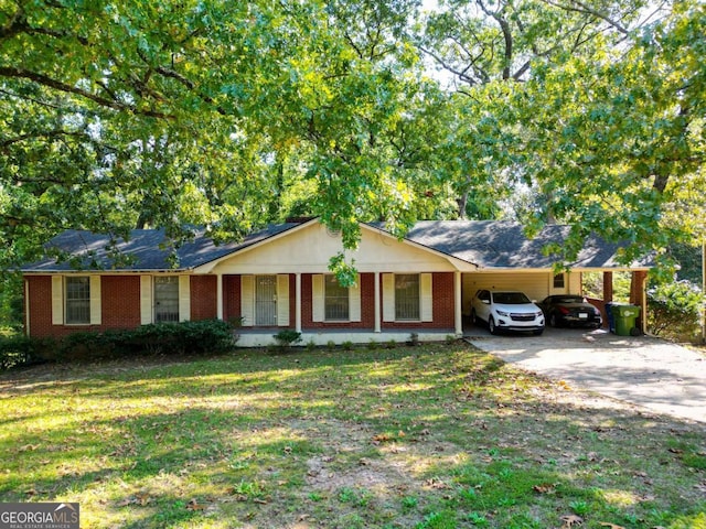 single story home featuring a front yard, a porch, and a carport