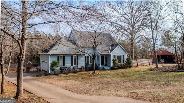 view of front of property featuring a front lawn and a garage