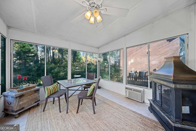 sunroom / solarium featuring a wall mounted air conditioner and ceiling fan