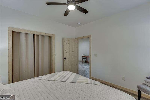 bedroom featuring ceiling fan