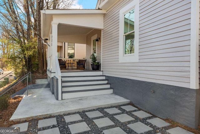 entrance to property featuring covered porch