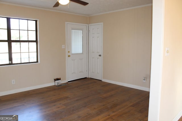 foyer featuring ceiling fan, dark wood-type flooring, and crown molding