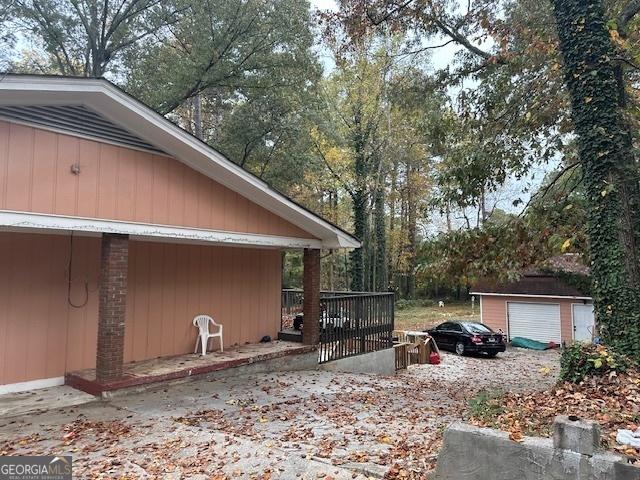 view of side of property with an outbuilding